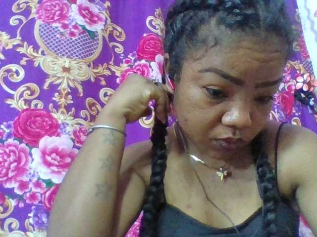 Elyah1a live cam on BongaCams