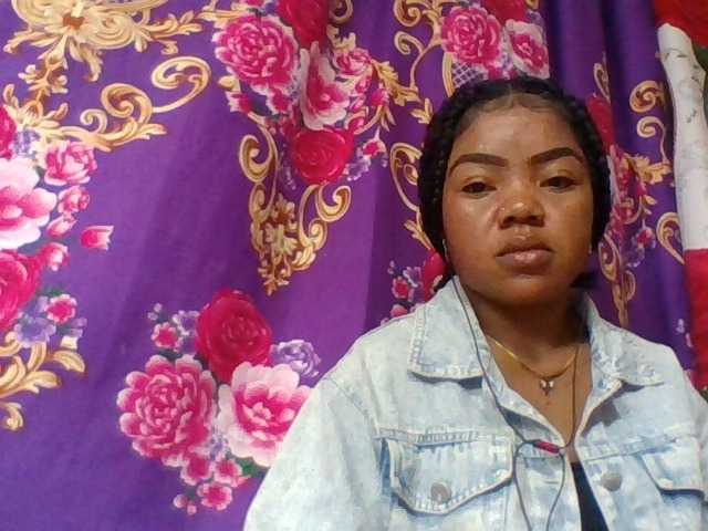 Elyah1a live cam on BongaCams