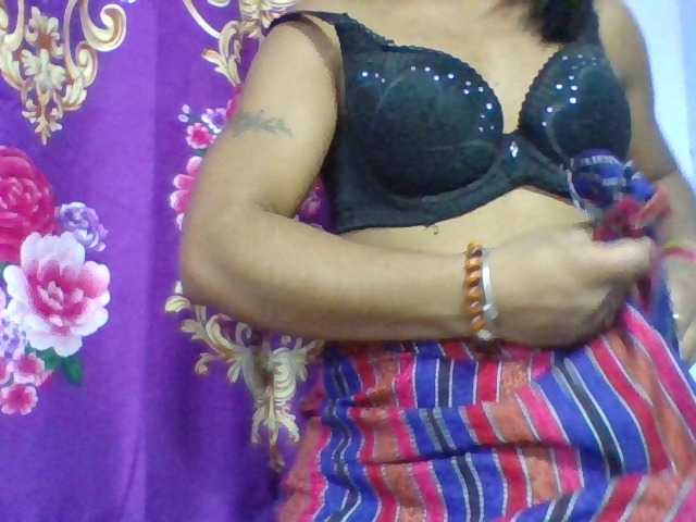 Elyah1a live cam on BongaCams
