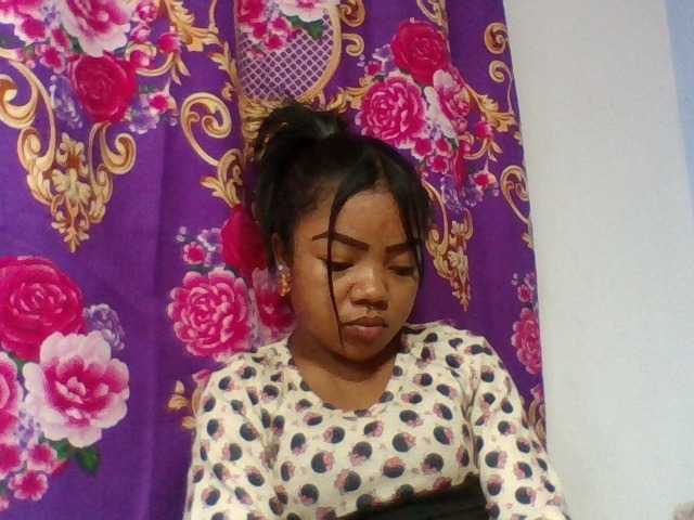 Elyah1a live cam on BongaCams