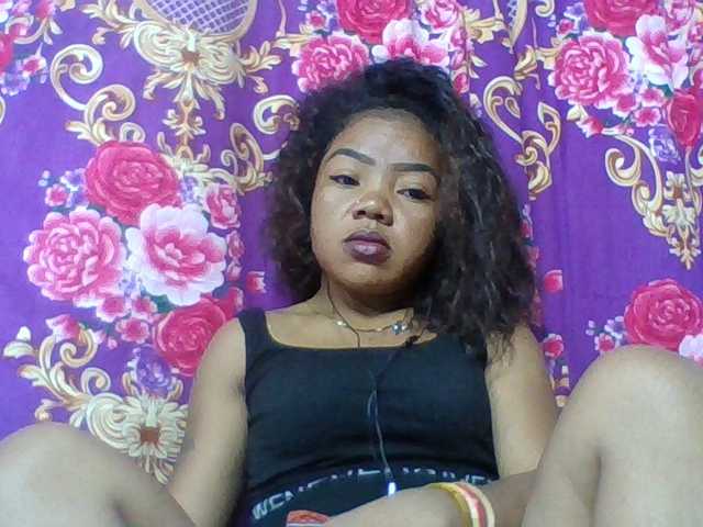 Elyah1a live cam on BongaCams