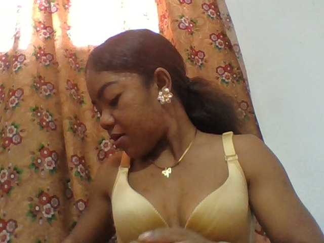 Elyah1a live cam on BongaCams