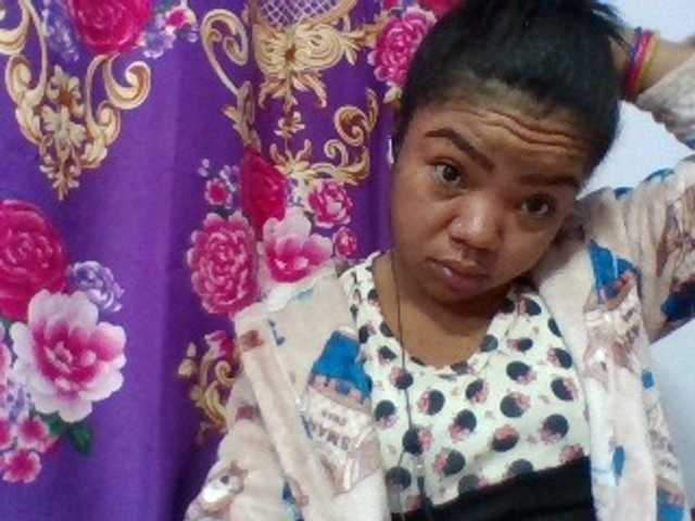 Elyah1a live cam on BongaCams