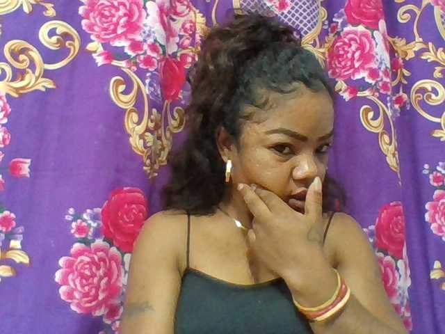 Elyah1a live cam on BongaCams