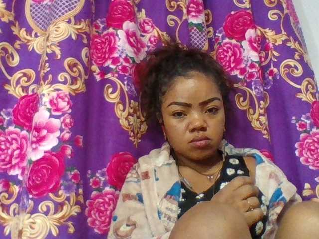 Elyah1a live cam on BongaCams
