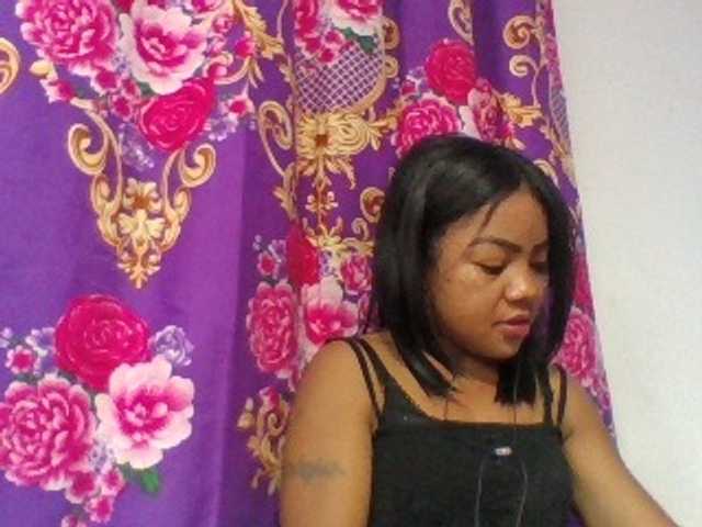 Elyah1a live cam on BongaCams