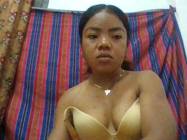 Elyah1a live cam on BongaCams