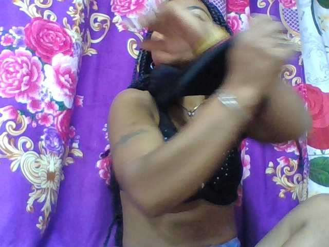 Elyah1a live cam on BongaCams