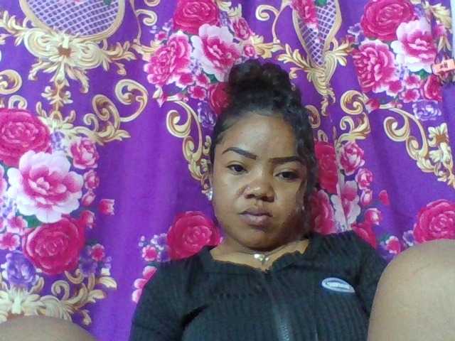 Elyah1a live cam on BongaCams