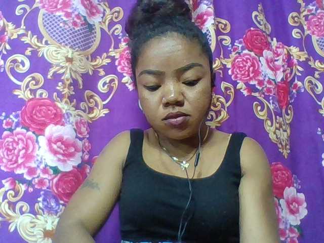 Elyah1a live cam on BongaCams