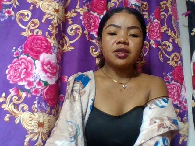 Elyah1a live cam on BongaCams