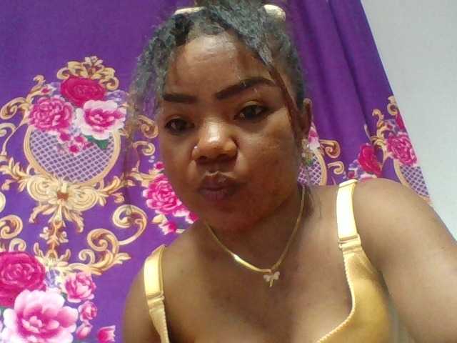 Elyah1a live cam on BongaCams