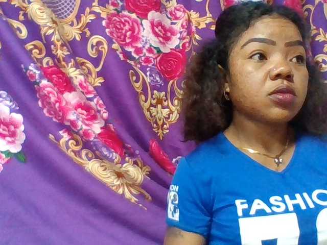 Elyah1a live cam on BongaCams
