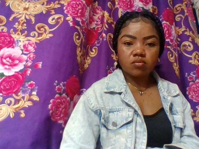 Elyah1a live cam on BongaCams