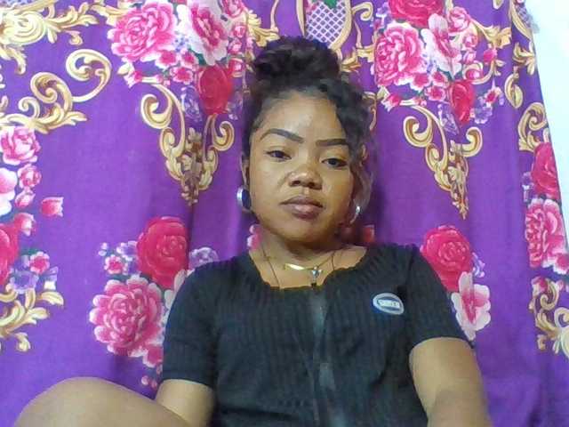 Elyah1a — live female cam