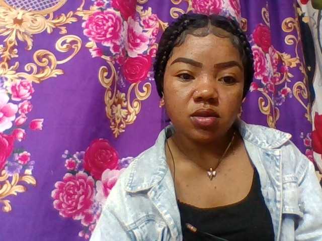 Elyah1a live cam on BongaCams