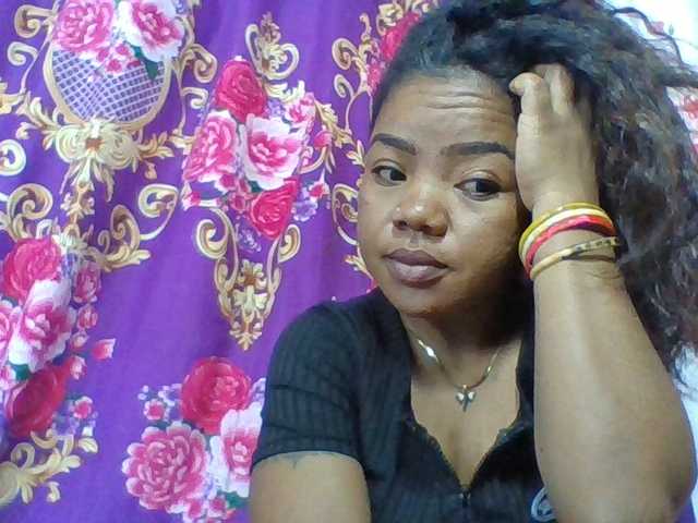 Elyah1a live cam on BongaCams
