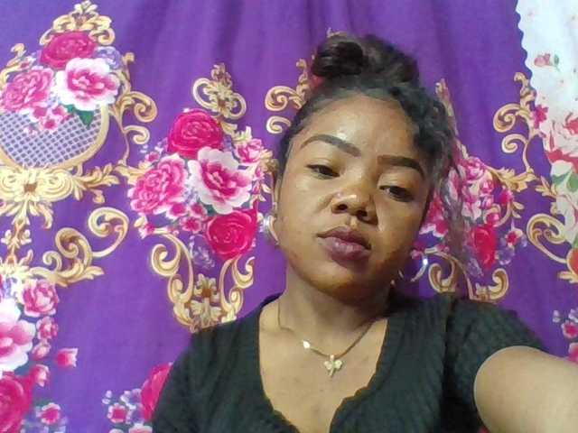 Elyah1a live cam on BongaCams