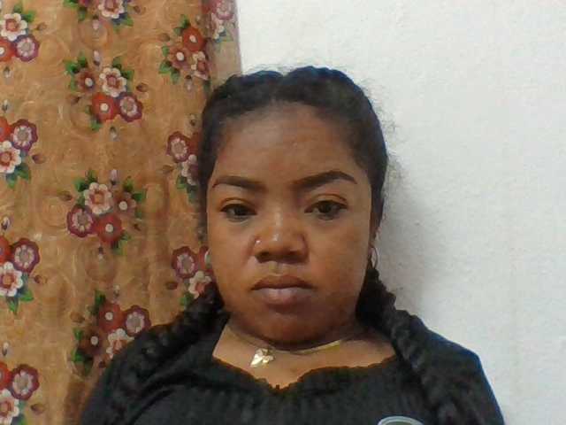 Elyah1a live cam on BongaCams