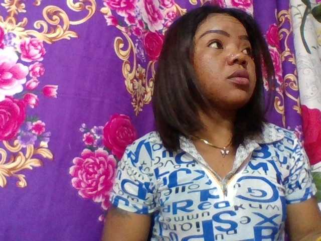 Elyah1a live cam on BongaCams