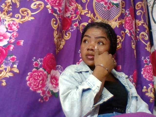 Elyah1a live cam on BongaCams