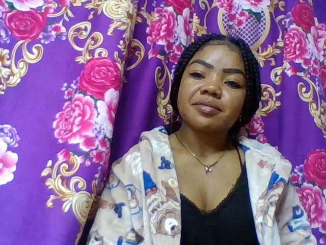 Elyah1a live cam on BongaCams