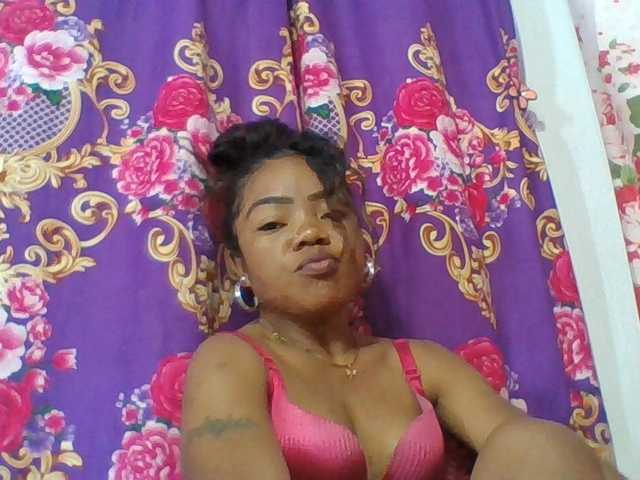 Elyah1a — live female cam