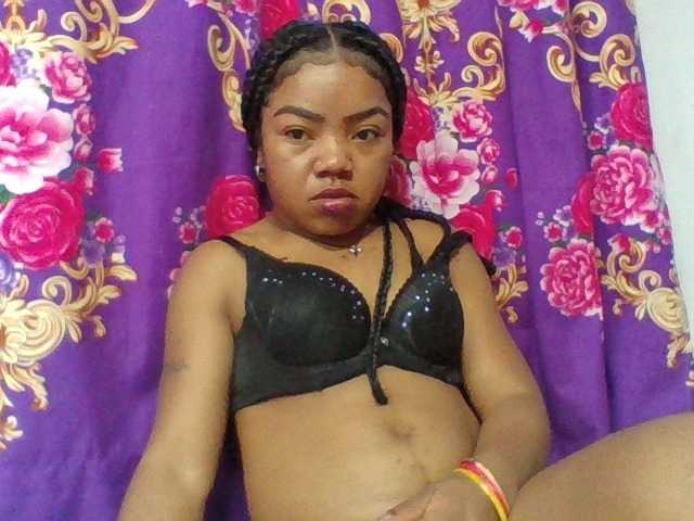 Elyah1a live cam on BongaCams
