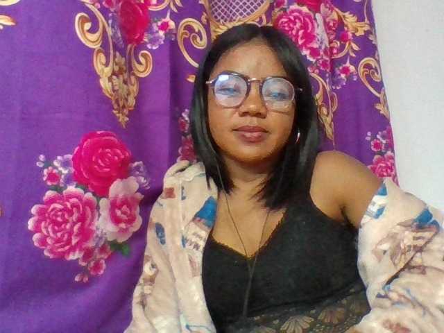 Elyah1a live cam on BongaCams