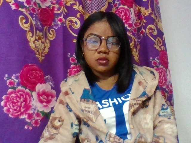 Elyah1a live cam on BongaCams
