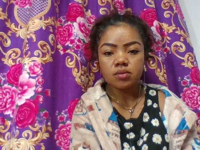 Elyah1a live cam on BongaCams