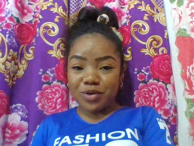 Elyah1a live cam on BongaCams