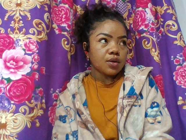 Elyah1a live cam on BongaCams