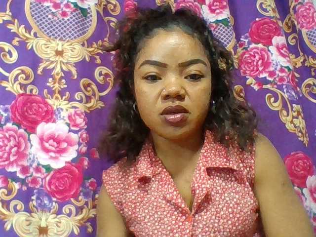 le modèle Elyah1a est en webcam porno dans un show sur le site bongacams, il possède les tags suivants: Ebony,Brunette,Shaved