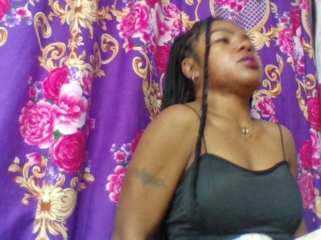 Elyah1a live cam on BongaCams