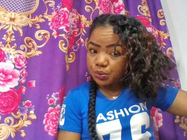 Elyah1a live cam on BongaCams