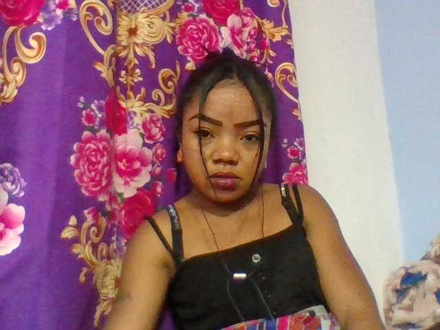 Elyah1a live cam on BongaCams