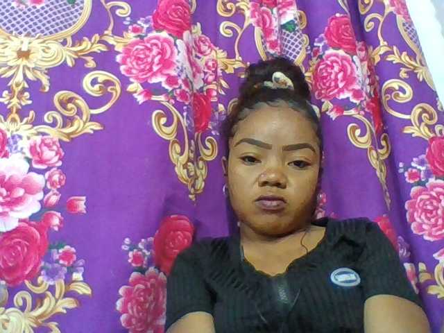 Elyah1a live cam on BongaCams