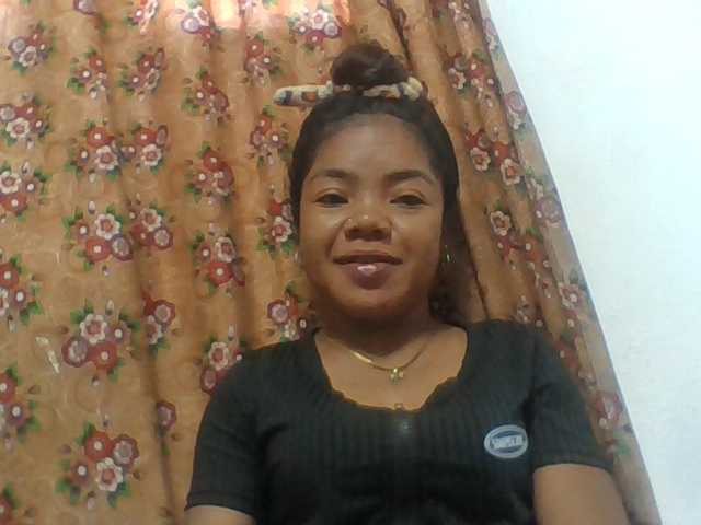 Elyah1a webcam bongacams model stream image