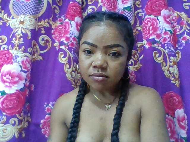 Elyah1a live cam on BongaCams