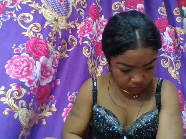 Elyah1a live cam on BongaCams