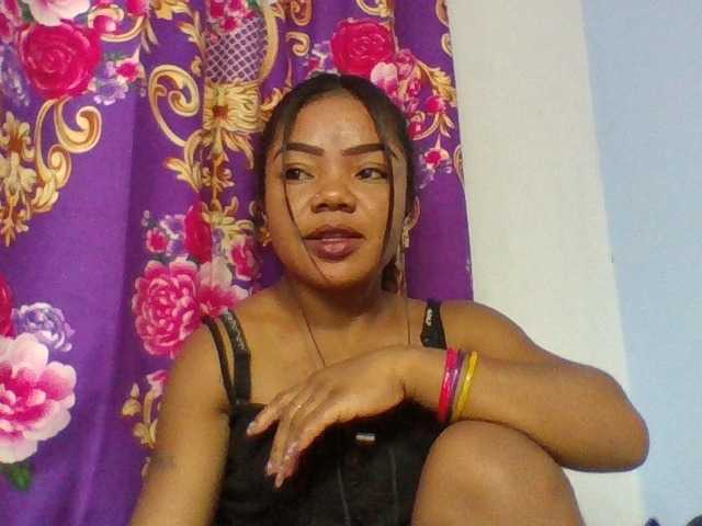 Elyah1a live cam on BongaCams