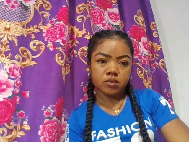 Elyah1a live cam on BongaCams