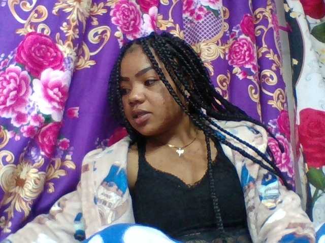 Elyah1a live cam on BongaCams