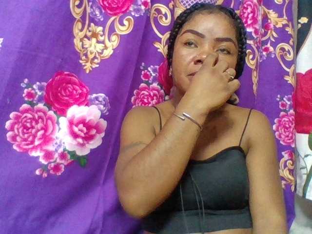 Elyah1a live cam on BongaCams