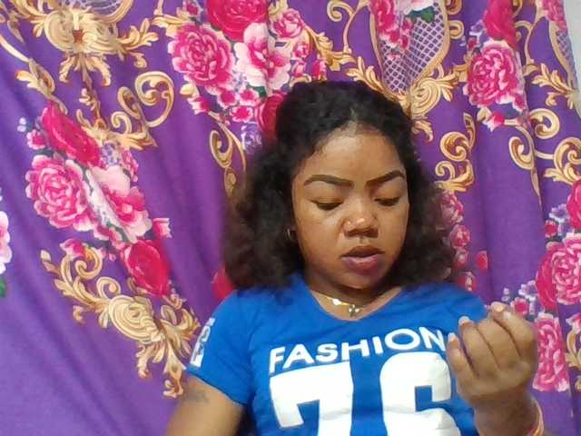Elyah1a live cam on BongaCams