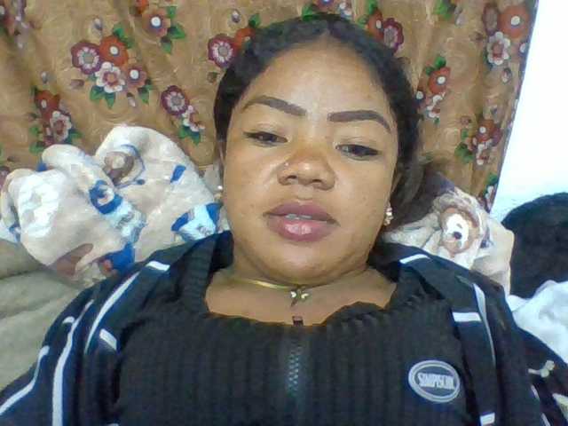 Elyah1a live cam on BongaCams