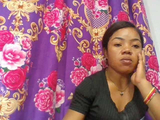 Elyah1a live cam on BongaCams