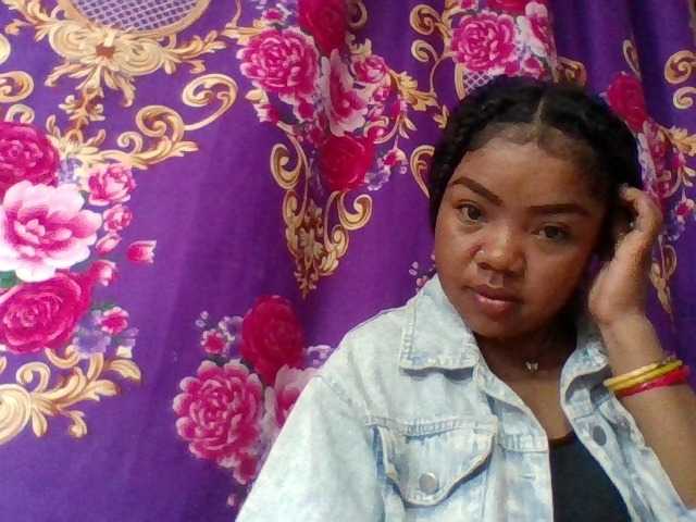 Elyah1a live cam on BongaCams