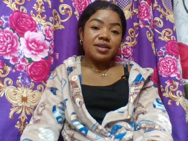 Elyah1a live cam on BongaCams